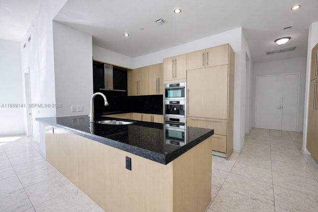 900 Brickell Key Blvd 2405, Miami, FL 33131