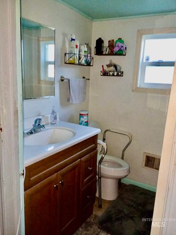 128 9th Ave. N., Nampa, ID 83687