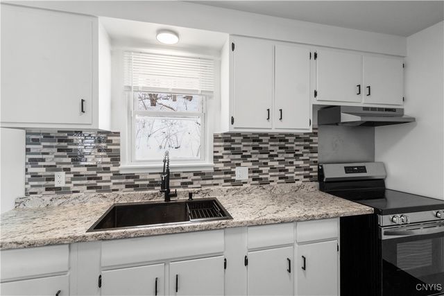 310 Gordon Parkway, Camillus, NY 13219