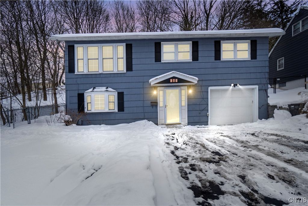 310 Gordon Parkway, Camillus, NY 13219