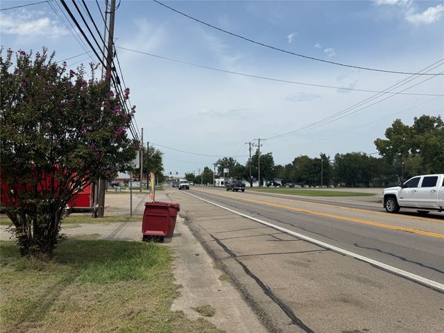 2023 N Center Street, Bonham, TX 75418