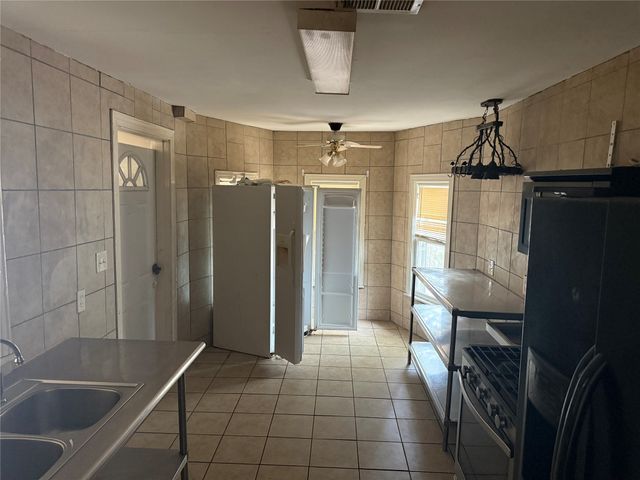 2023 N Center Street, Bonham, TX 75418