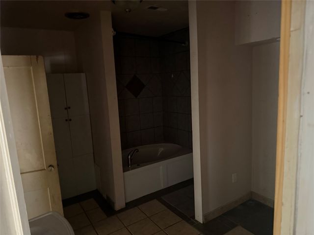 2023 N Center Street, Bonham, TX 75418