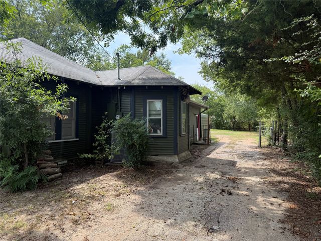 2023 N Center Street, Bonham, TX 75418