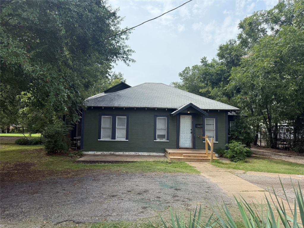 2023 N Center Street, Bonham, TX 75418