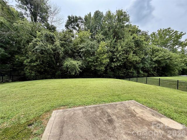 10141 Loch Lomond Drive, Charlotte, NC 28278