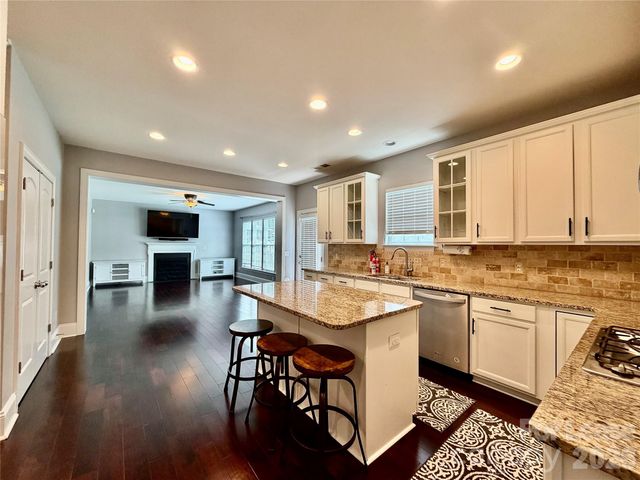 10141 Loch Lomond Drive, Charlotte, NC 28278