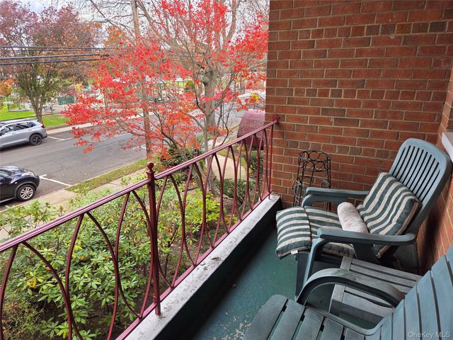 463 Summit Avenue 2F, Cedarhurst, NY 11516