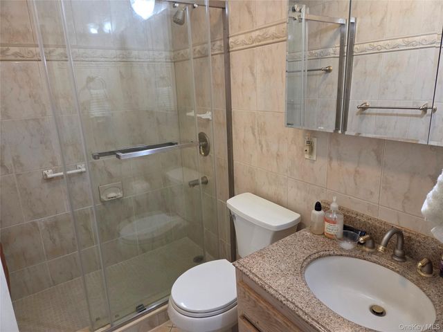 463 Summit Avenue 2F, Cedarhurst, NY 11516