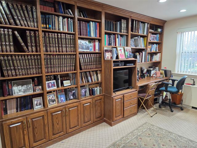 463 Summit Avenue 2F, Cedarhurst, NY 11516