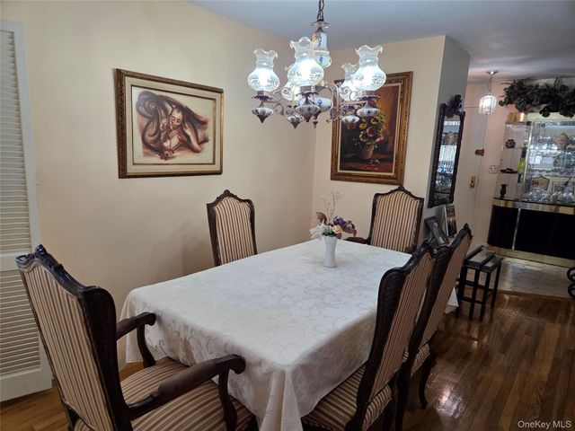 463 Summit Avenue 2F, Cedarhurst, NY 11516