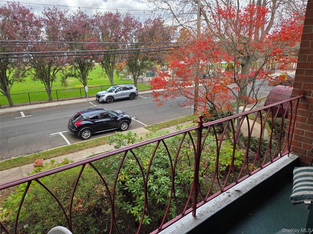 463 Summit Avenue 2F, Cedarhurst, NY 11516