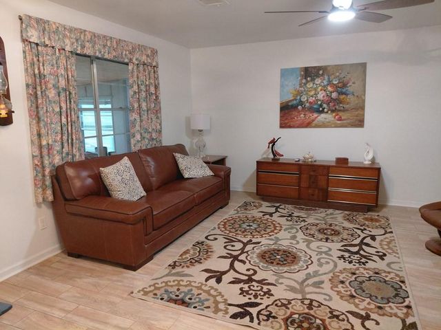 1518 Avenue B, Danbury, TX 77534
