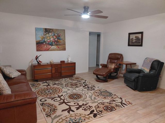 1518 Avenue B, Danbury, TX 77534