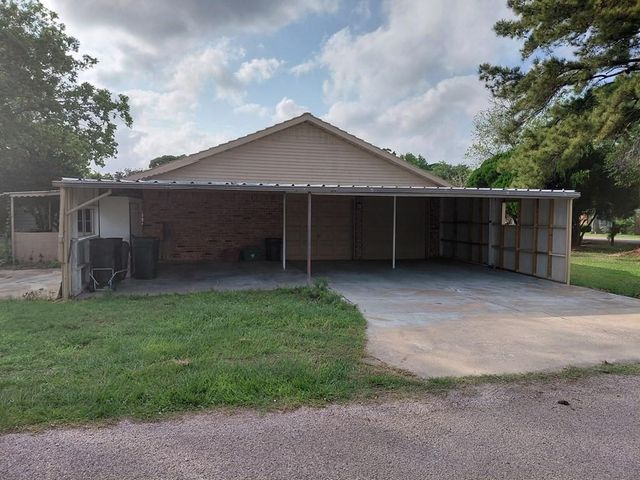 1518 Avenue B, Danbury, TX 77534