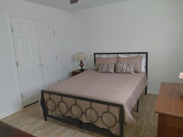 1518 Avenue B, Danbury, TX 77534