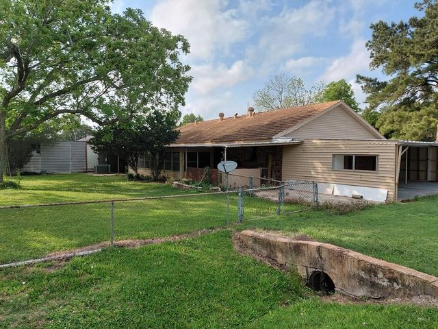 1518 Avenue B, Danbury, TX 77534