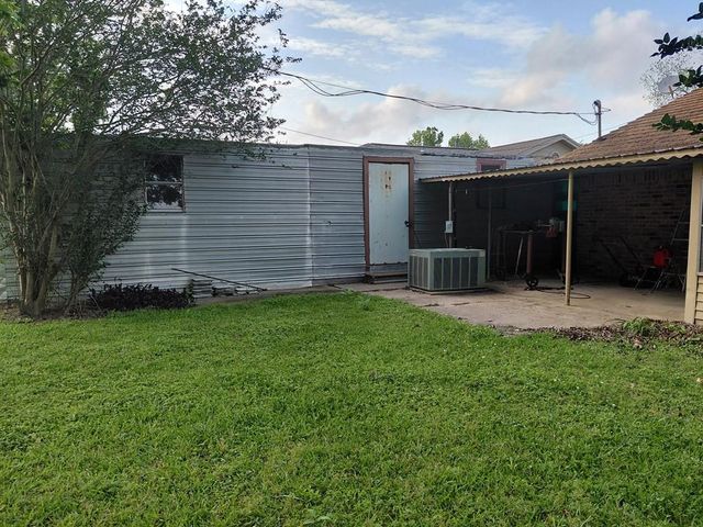 1518 Avenue B, Danbury, TX 77534