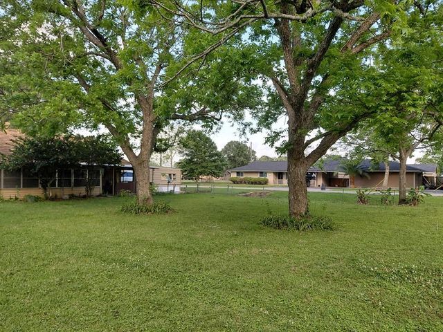 1518 Avenue B, Danbury, TX 77534