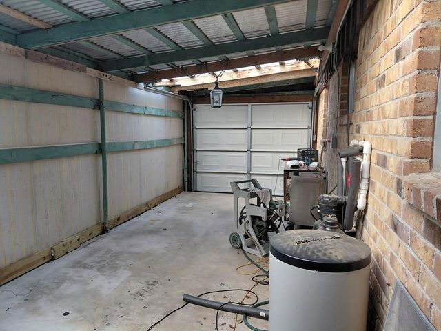 1518 Avenue B, Danbury, TX 77534