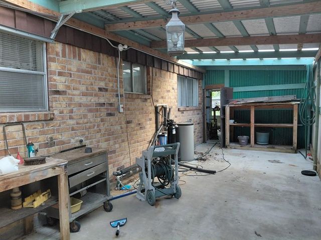 1518 Avenue B, Danbury, TX 77534