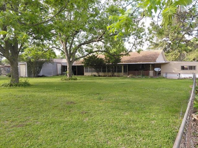 1518 Avenue B, Danbury, TX 77534