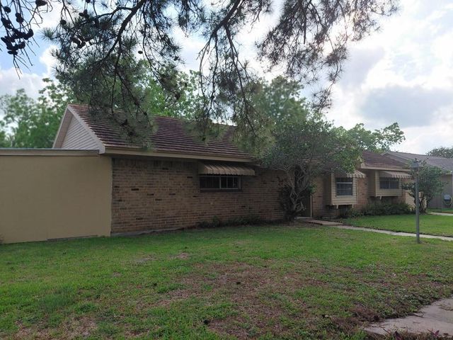 1518 Avenue B, Danbury, TX 77534