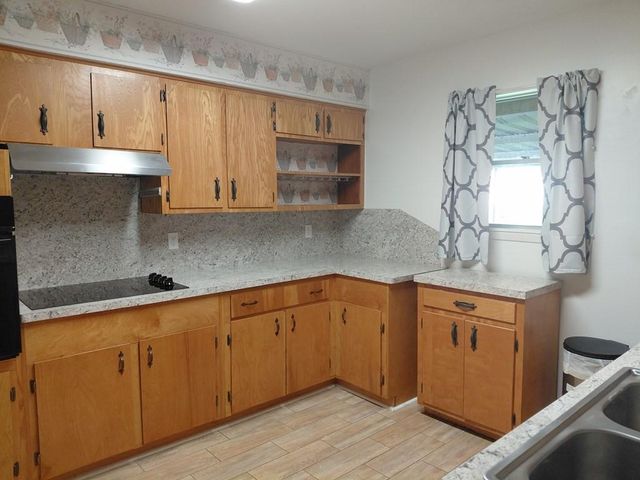 1518 Avenue B, Danbury, TX 77534