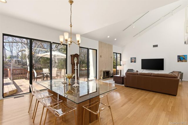 5 Waterford Way, Syosset, NY 11791