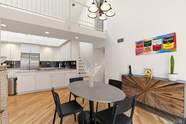 5 Waterford Way, Syosset, NY 11791