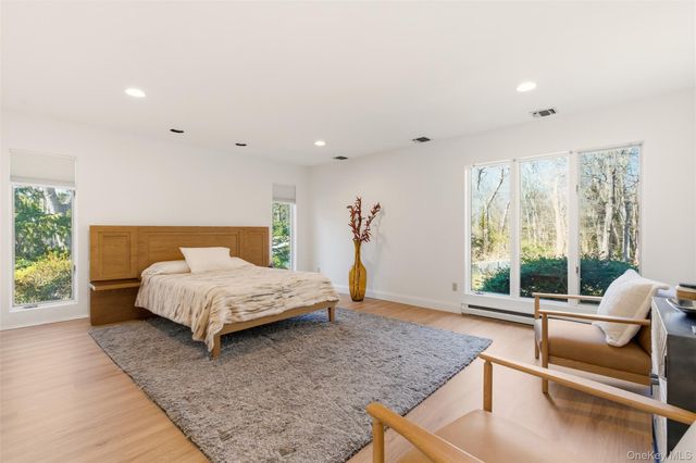 5 Waterford Way, Syosset, NY 11791