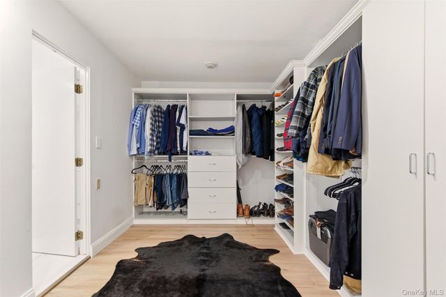 5 Waterford Way, Syosset, NY 11791