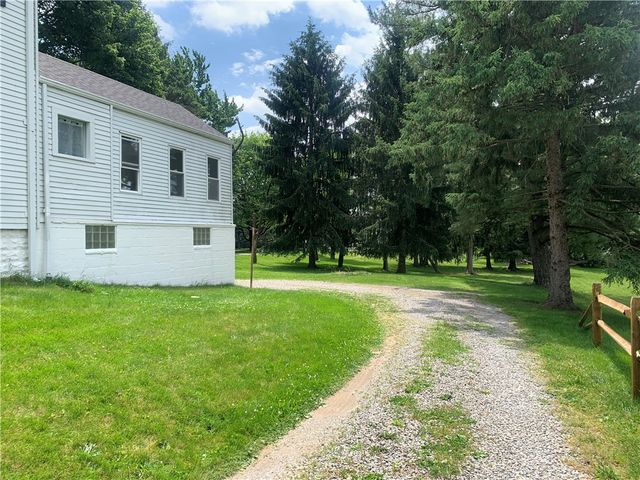 171 Fieldview Dr, Pine Twp, PA 15090