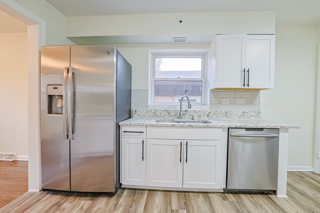 7501 East Prairie Road, Skokie, IL 60076