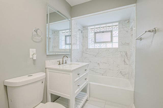 7501 East Prairie Road, Skokie, IL 60076