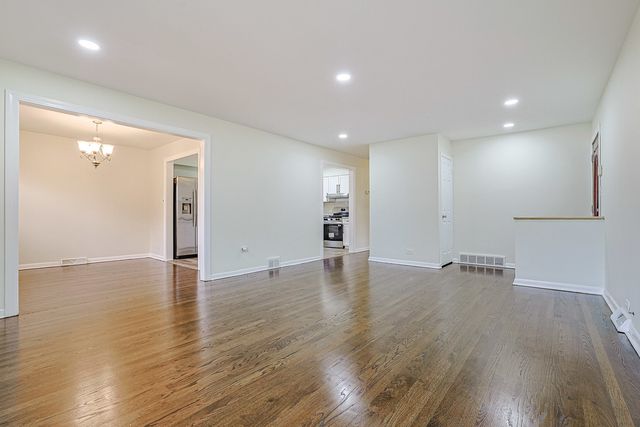 7501 East Prairie Road, Skokie, IL 60076