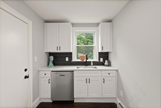 16 Cloutman St 3, Salem, MA 01970