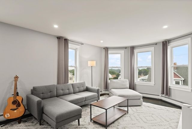 16 Cloutman St 3, Salem, MA 01970