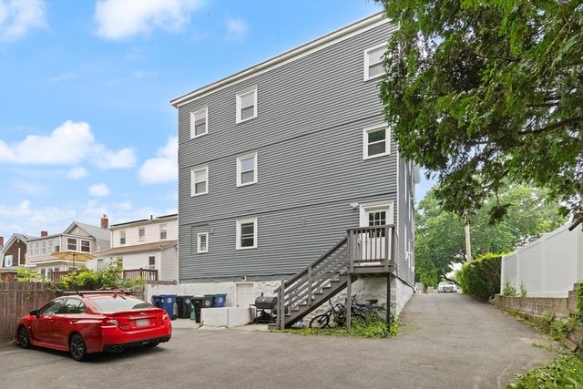 16 Cloutman St 3, Salem, MA 01970