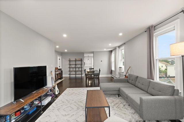 16 Cloutman St 3, Salem, MA 01970