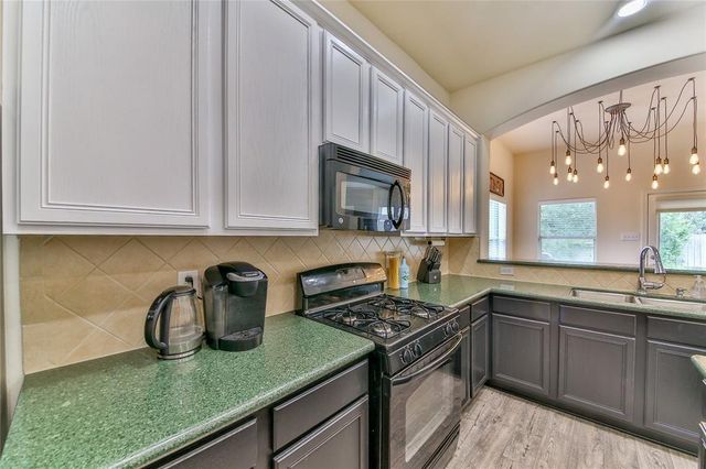 2301 Shadow Falls Lane, Pearland, TX 77584