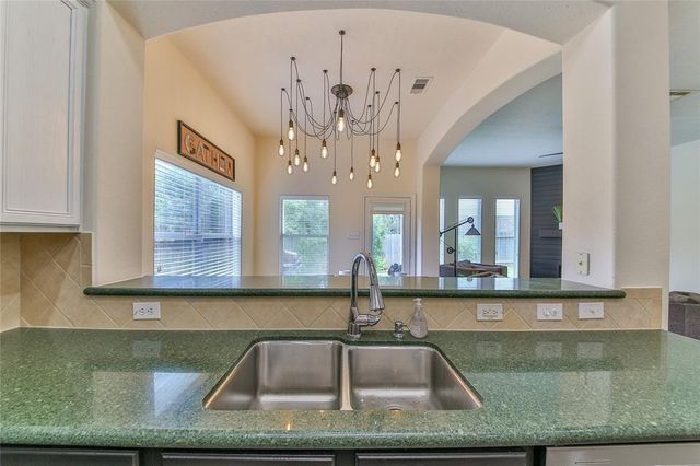 2301 Shadow Falls Lane, Pearland, TX 77584