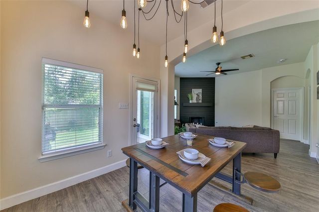 2301 Shadow Falls Lane, Pearland, TX 77584