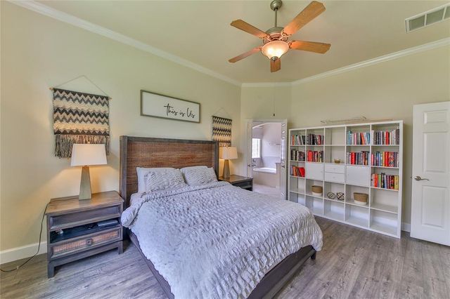 2301 Shadow Falls Lane, Pearland, TX 77584