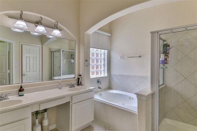 2301 Shadow Falls Lane, Pearland, TX 77584