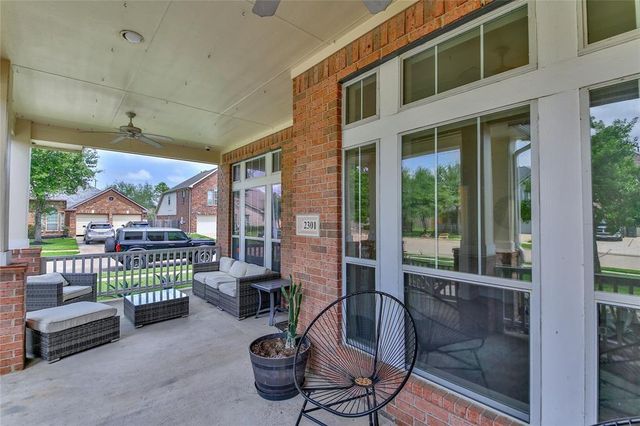 2301 Shadow Falls Lane, Pearland, TX 77584