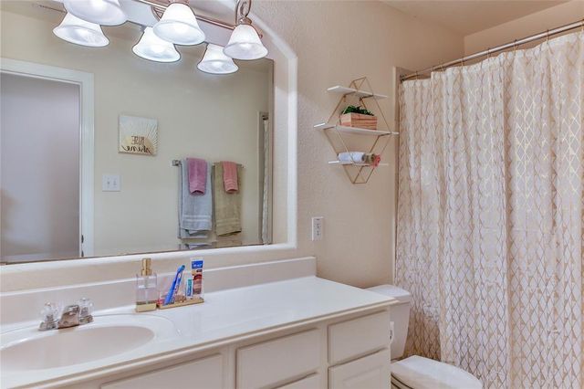 2301 Shadow Falls Lane, Pearland, TX 77584