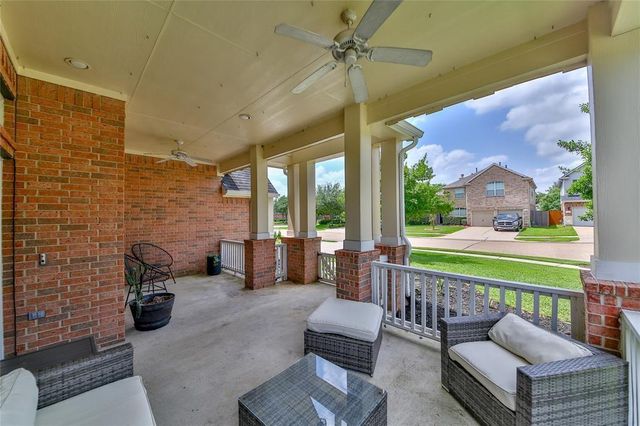 2301 Shadow Falls Lane, Pearland, TX 77584