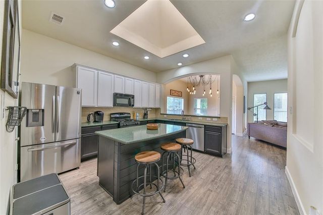 2301 Shadow Falls Lane, Pearland, TX 77584