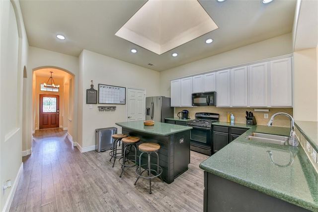 2301 Shadow Falls Lane, Pearland, TX 77584